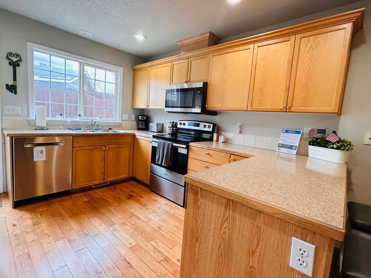 The Getaway Se Boise Condo Across The Street From Greenbelt, Bown Crossing And Boise River 3Bd 3Bath, 4 Beds! Lovely, Homey, Dining Table Seats 6 Exterior foto