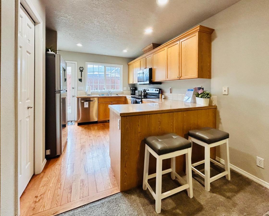 The Getaway Se Boise Condo Across The Street From Greenbelt, Bown Crossing And Boise River 3Bd 3Bath, 4 Beds! Lovely, Homey, Dining Table Seats 6 Exterior foto